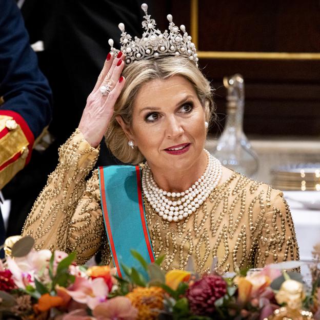 La reina Máxima de los Países Bajos sabe cómo dar espectáculo con la moda y las joyas en sus viajes de Estado internacionales.