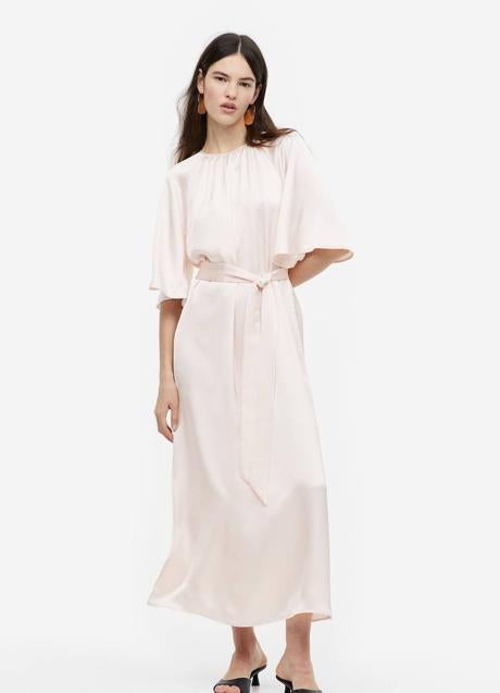 Vestido satinado con cinturón