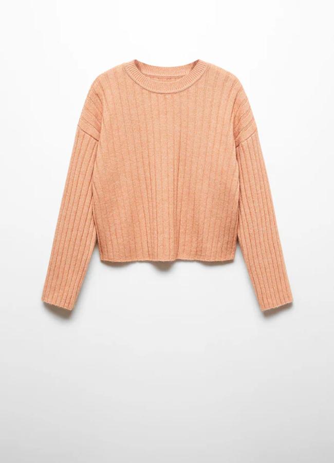 Jersey de canalé en melocotón de Mango. Foto: Mango.