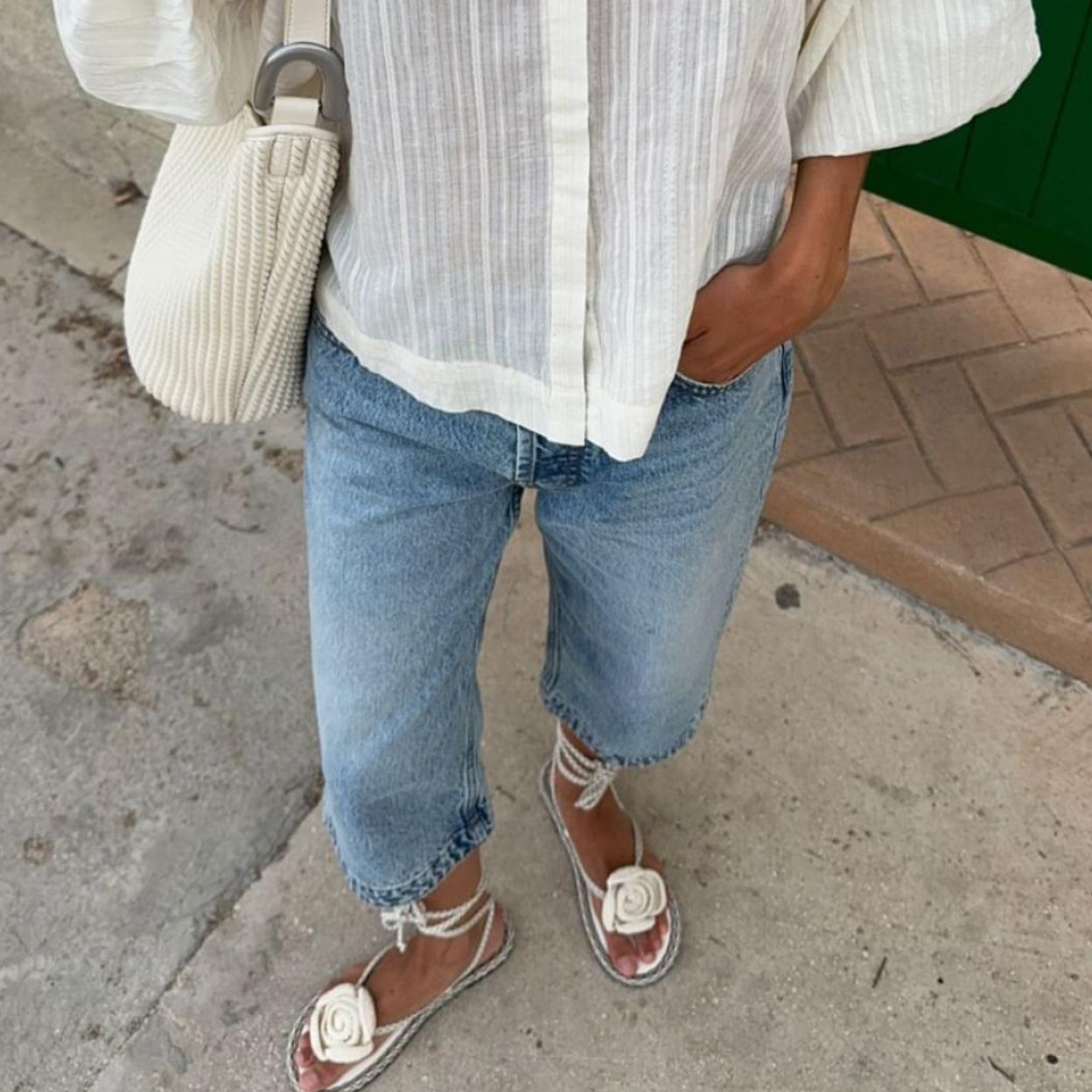 Sandalias con detalle flor./parfois