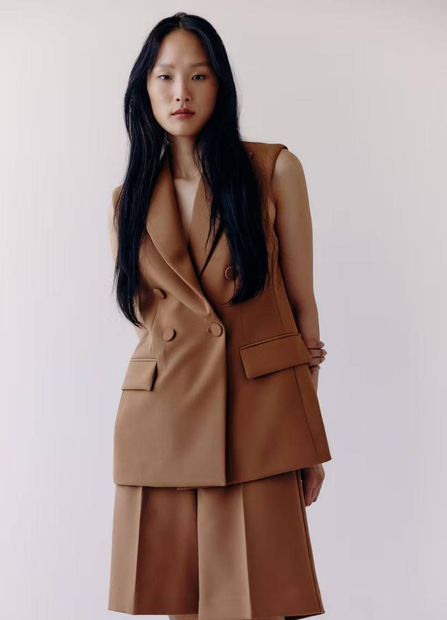 Traje con chaleco de vestir y bermudas