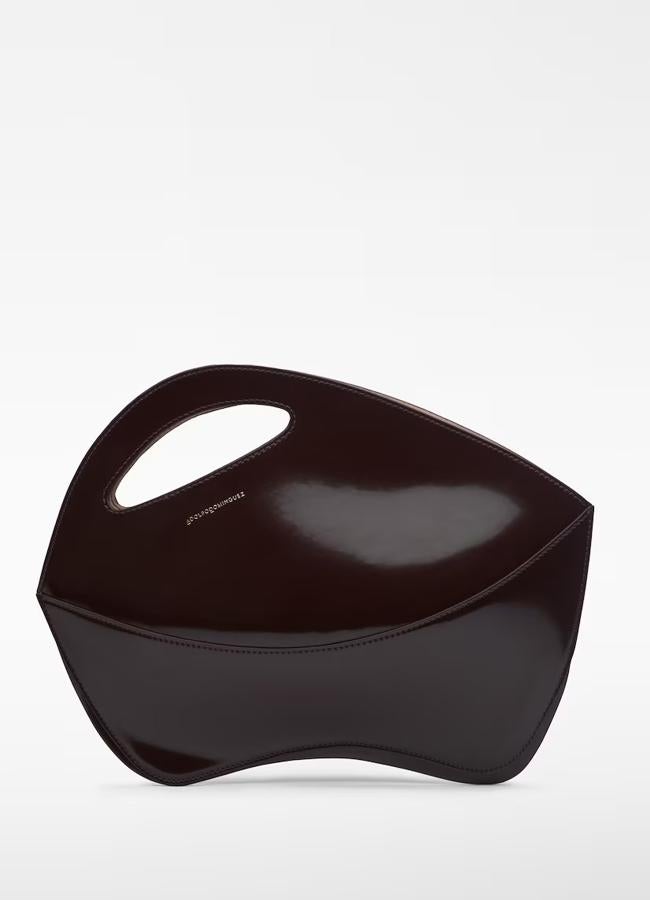 Bolso marrón chocolate de Adolfo Domínguez, 199 euros.