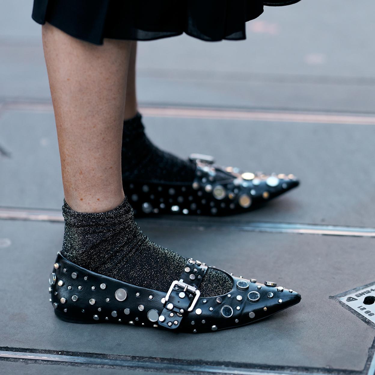Estos zapatos planos cómodos son ideales en primavera. /launchmetrics spotlight