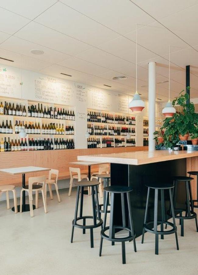 El comedor y la bodega de Viblioteca, un referente barcelonés para los amantes del queso y el vino. /DR