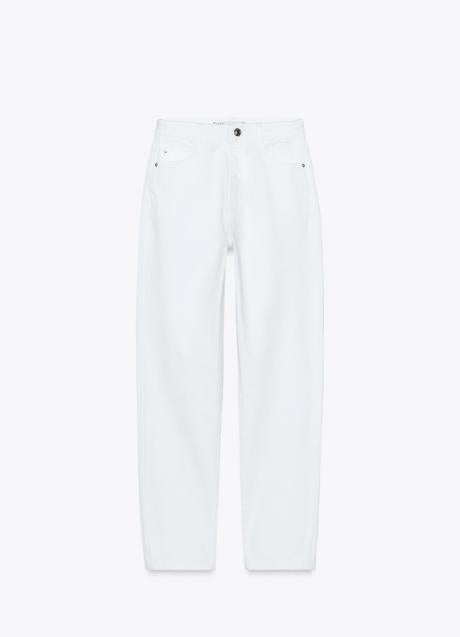 Vaqueros blancos de Zara (25,99 euros)